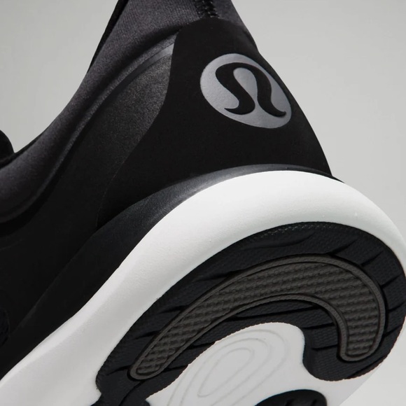 Lululemon Women’s Chargefeel Low Workout Shoe Black 9.5 - Picture 2 of 8